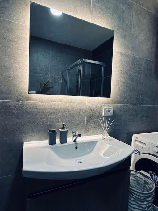 Priam Apartment 普里什蒂纳 外观 照片